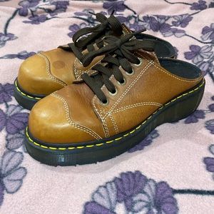 Dr. Martens Women's 1A06 Clog Mules Size UK 7 US 9 Brown Lace Up Slip-On Vintage